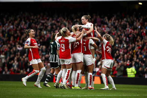 记者：拉什福德今日完成了巴萨首次训练；特尔施特根缺席合练.